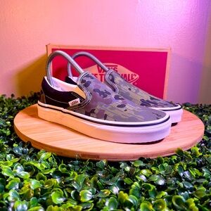 🔥 VANS CLASSIC SLIP ON CAMO RAIN BREAST CANCER SNEAKER WOMENS SZ  6 VN0009Q7BGK